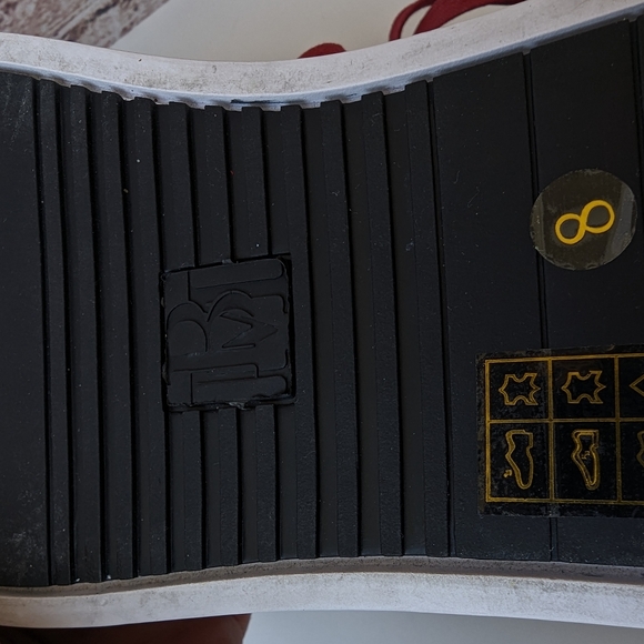 BADGELY MISCHKA LOCKHART PATENT LOW-TOP SNEAKER RED - Picture 9 of 9